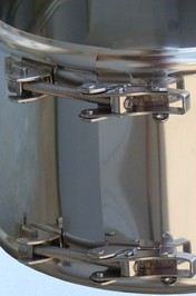 Detail dvojitho stahovacho mechanismu spony