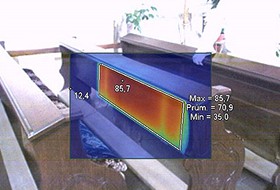 Snmek panelu ECOSUN K+ pomoc infrakamery ukazuje rovnomrn proht cel plochy panelu