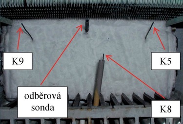 Obr. 3 Detail umístění termočlánků a odběrové sondy ve spalovací komoře a v přerušovači tahu