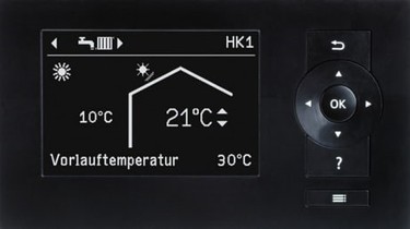 Obr. Displej regulace Vitotronic 200 ukazuje venkovní teplotu, vnitřní teplotu, přívodní teplotu do otopné soustavy a signalizuje i přípravu teplé vody. Parametry lze měnit s pomocí vpravo umístěných tlačítkových polí.