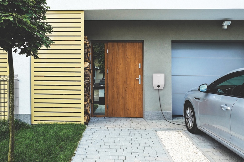 Značka Bosch nabízí všechny komponenty pro chytrou a elektrifikovanou domácnost. E-mobilitu zajišťuje nový nástěnný nabíjecí box Power Charge 7000i.  (Zdroj: Bosch)