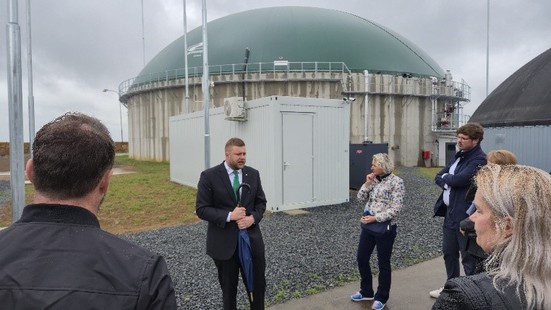 Za dvma vstupnmi fermentory je spolen dal, tzv. dofermentor