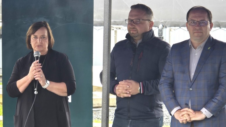 Obr. Slavnostn ceremonil zahjila Jana Krasulov, pedsedkyn pedstavenstva a editelka zemdlsk spolenosti Paseka, zemdlsk a.s.