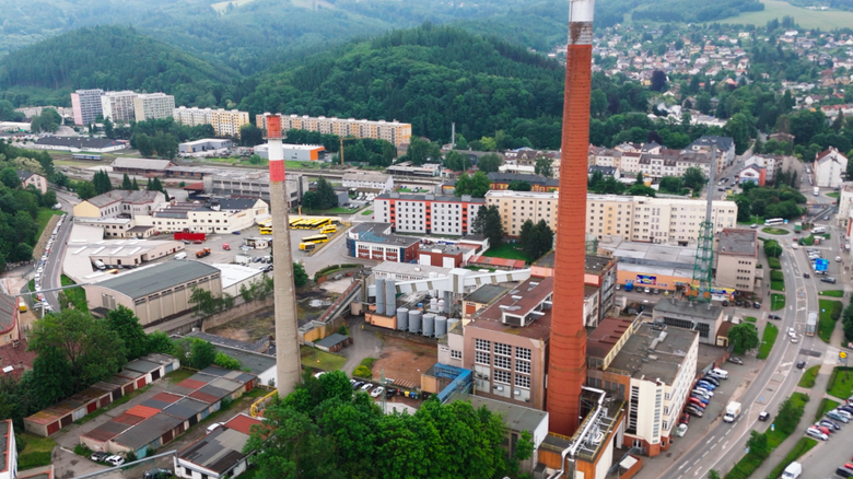 Náchodská teplárna zásobuje teplem cca 5000 domácností, přitom pomáhá udržet rovnováhu v elektrické síti Náchodská teplárna zásobuje teplem cca 5000 domácností, přitom pomáhá udržet rovnováhu v elektrické síti