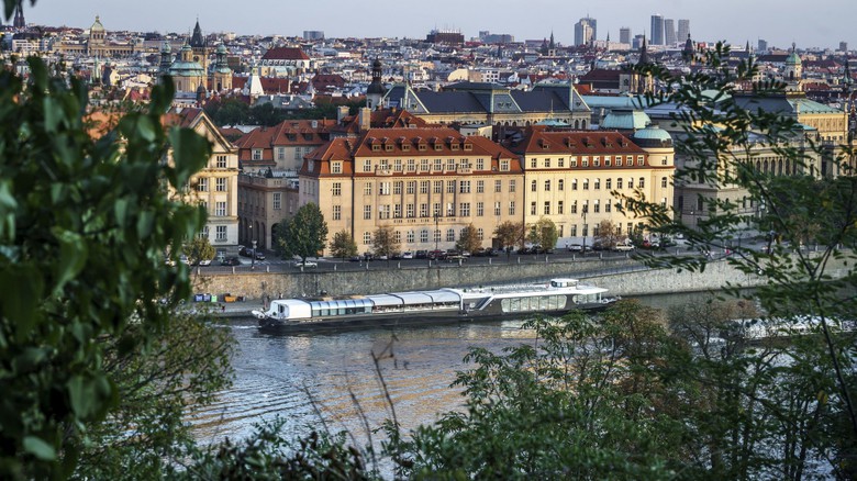 Budovy Fakulty jaderné a fyzikálně inženýrské ČVUT ušetří modernizací miliony korun ročně,FJFI Praha Břehová 2, zdroj ČVUT