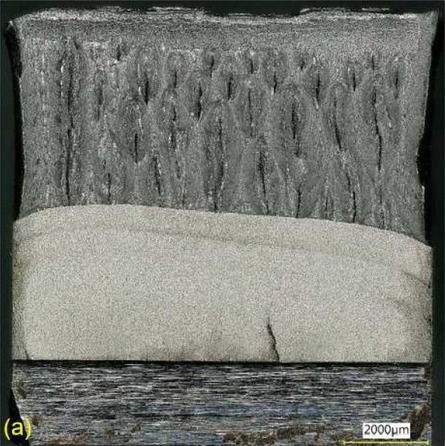 Obr. 3 Vzorek X-60-12: (a) celkový pohled na lomovou plochu