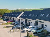 Obr. Celkem 61 vnit�n�ch tepeln�ch �erpadel NIBE je v z�stavb� rodinn�ch dom� v Holubic�ch u Brna. Proto p�ed domy, ale ani v zadn� oddychov� ��sti pozemk� nestoj� venkovn� jednotky tepeln�ch �erpadel vzduch-voda s potenci�lem ru�it hlukem sousedy.