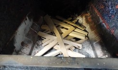 Obrázek 1a Způsob přikládky „Zápal nahoru“