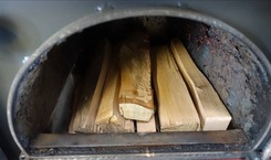 Obrázek 1b Způsob přikládky „Zápal nahoru“