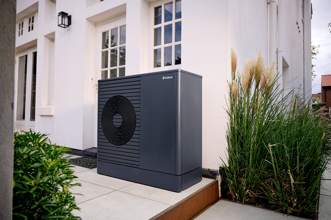 Nová generace tepelných čerpadel aroTHERM plus v antracitovém designu